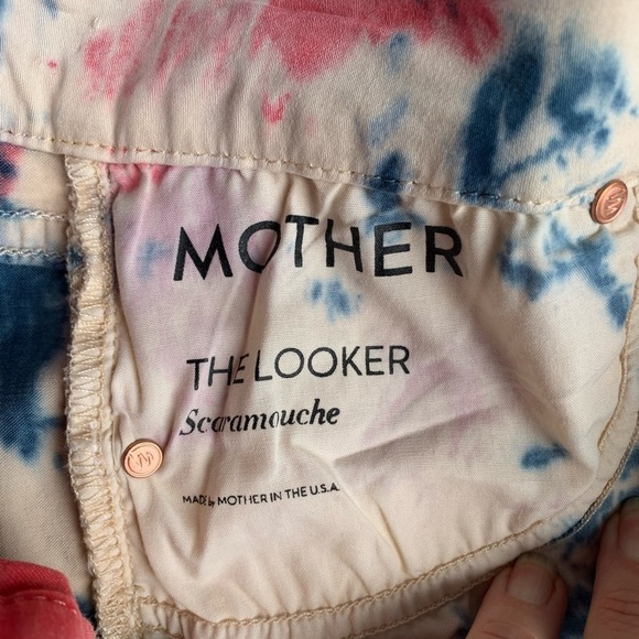 Mother‎ The Looker in Scaramouche - Picture 5 of 6